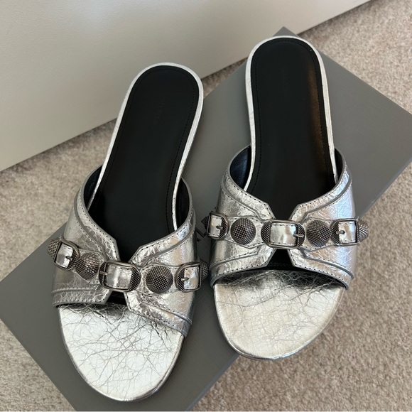 Balenciaga La Cagole Silver Flats - Picture 3 of 9